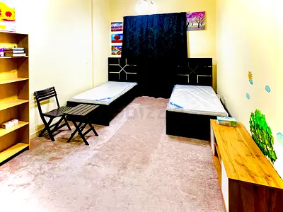 Only Female Bed Space available for executive working lady preferably Pakistani Muslim