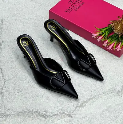 Vltn women’s heel