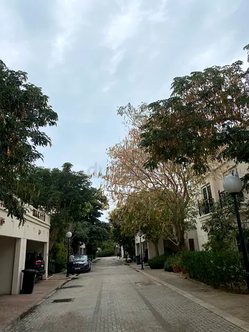 Close to Mall of the Emirates room available