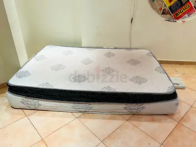 Mattress queen size