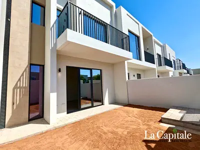 POOL VIEW | SINGLE ROW | WELL-MAINTAINED | CORNER