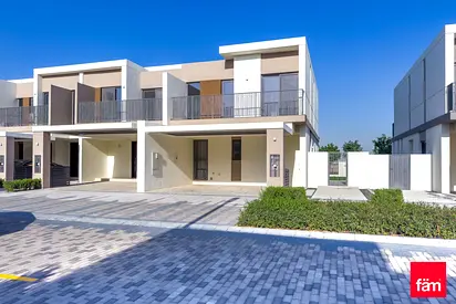 Single Row | Corner Plot | Spacious | Community