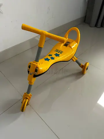 Yellow 3-Wheel Kids Scooter / Ride-on Toy (Good Condition)