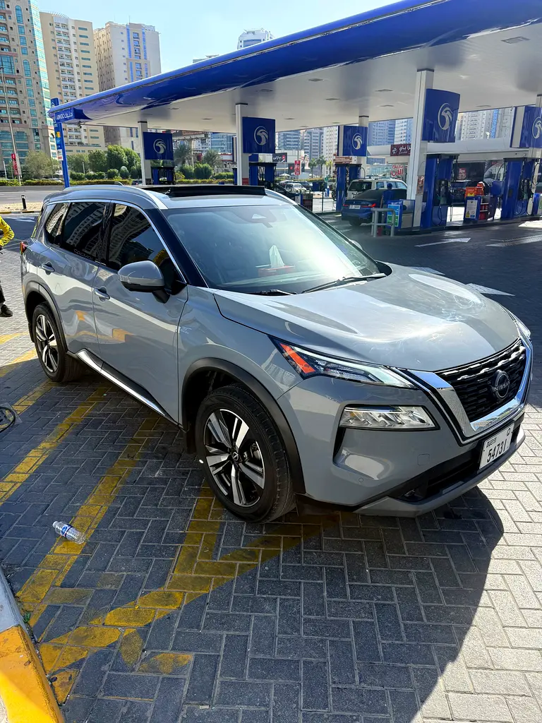 Nissan Rogue 2023 — photo 1 of 14