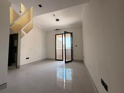 للايجار السنوي غرفه وصاله بالزاهيه اول ساكن مساحات كبيره وتشيبطبات رائعه