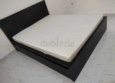 IKEA malam king‑size bed (180 × 200 cm) with 2 storage drawers underneath and an IKEA mattress ✨