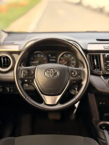 2017 Toyota RAV 4 — фото 5