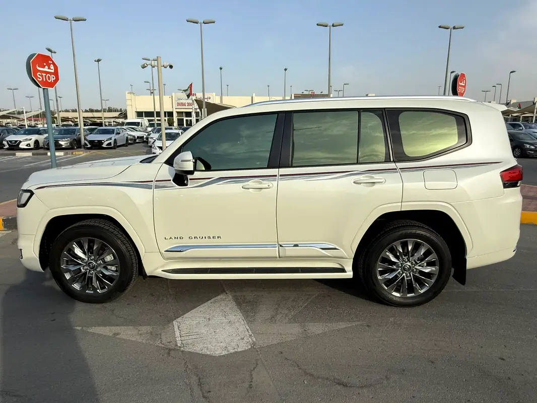 Toyota Land Cruiser 2024 — photo 1 of 20