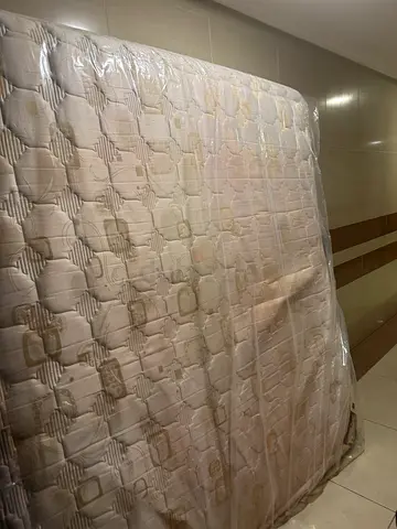 King Size mattress 180x200cm. Clean. AED 399