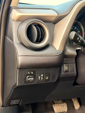 2017 Toyota RAV 4 — фото 9