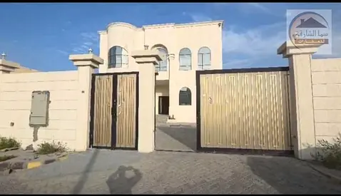 فيلا حديثة للبيع في الشارقة – العذرة | بسعر لقطــــة