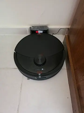 مكنسة روبوت زكية Roborock Smart Robot Vacuum  Mop - Excellent Condition - Moving Sale