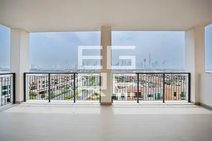 Skyline Views | La Mer | Huge Layout