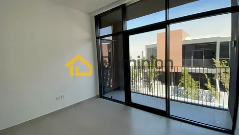 4BHK Townhouse | Middle Unit | Calm & Secure Area Discover comfortable and modern living in this 3-bedroom middle townhouse in Robinia, Masaar, a prem