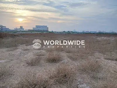 قطعة أرض تجارية وسكنية بمساحة 6720 قدم مربع للبيع في الجرف 2 | طابق أرضي + طابقين | استثمار مميز