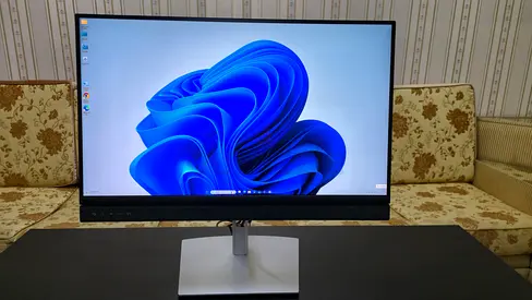 Dell 27 QHD Video Conferencing Moni tor | 5MP Cam, Soundbar 90W USB-C