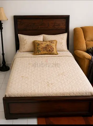 Dark Wood Single Bed Frame with Headboard and Quilt