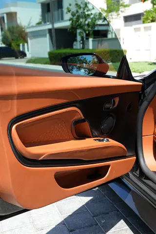 2019 Aston Martin DBS 照片 19