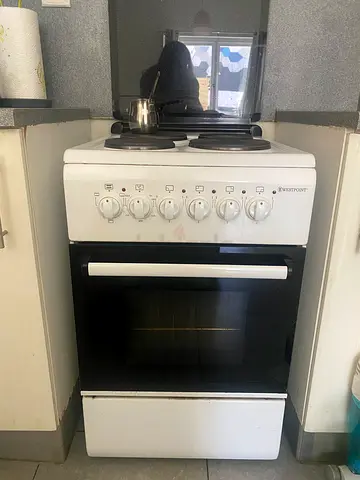 Used freestanding electric cooker with oven - clean, working