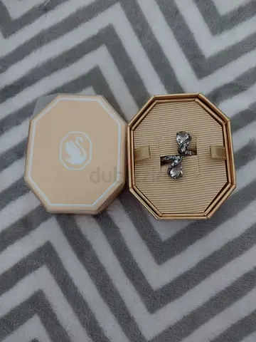 Beautiful Swarovski Ring – Quick Sale