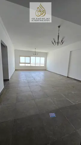غرفتين وصالة من اكبر المساحات بعجمان  غرفتين وصالة 2 حمام مع بلكونة وخزائن بالحائط  بالنعيمية 1 علي شارع الاتحاد قريب من اسواق الامارات وقريب من داي ت