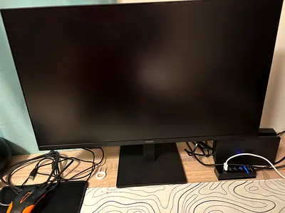 27-inch Samsung LED Monitor with Stand — perfect condition