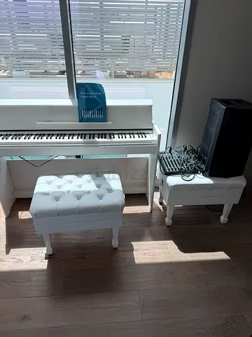 Yamaha Digital Piano with Bench - Excellent Condition.