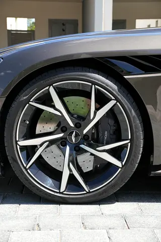 2019 Aston Martin DBS 照片 20