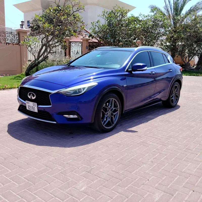 Infiniti Q30 2018 — photo 1 of 9