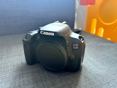 Canon 700d with kit lens ef 18-55mm