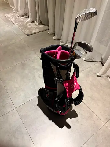 Girls junior golf set with stand bag and clubs - good condition