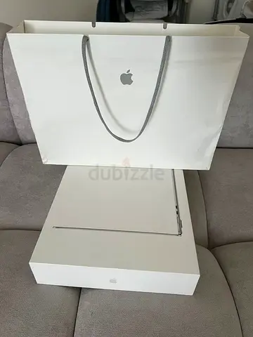 Macbook air 2024 M2 256gb , 8gb Ram used few times only ( 16 months )