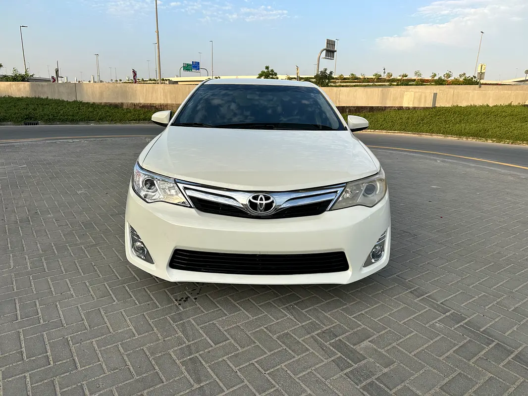 Toyota Camry 2015 — photo 1 of 10