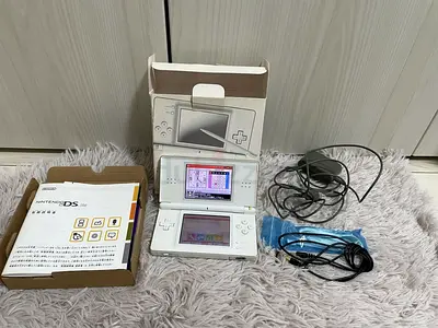 Nintendo DS Lite manual and original box (Japanese version) + lot of games