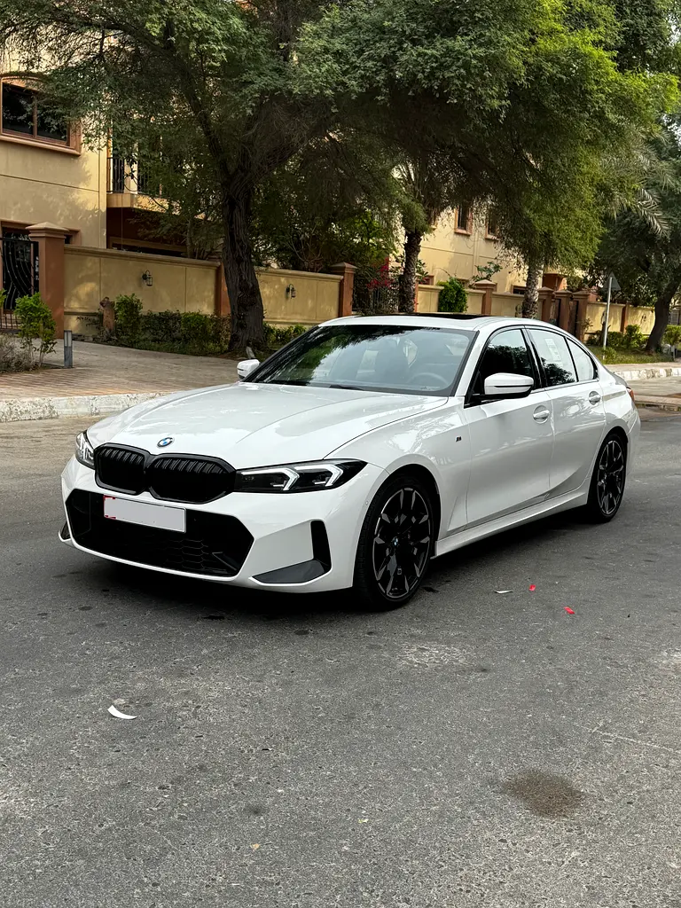 BMW 3-Series 2025 — photo 1 of 10