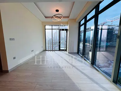 Spacious 1BR | Skyline & Burj Khalifa View | Ready to Move