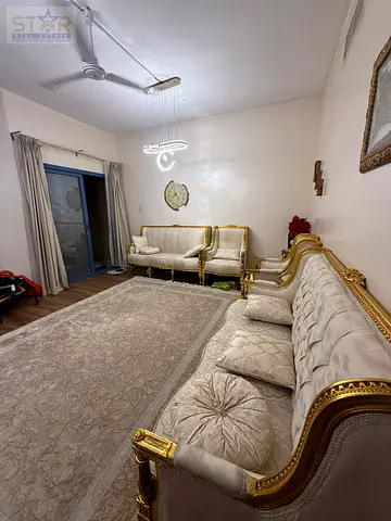 غرفة وصالة للبيع في أبراج الخور بعائد إيجاري مميز