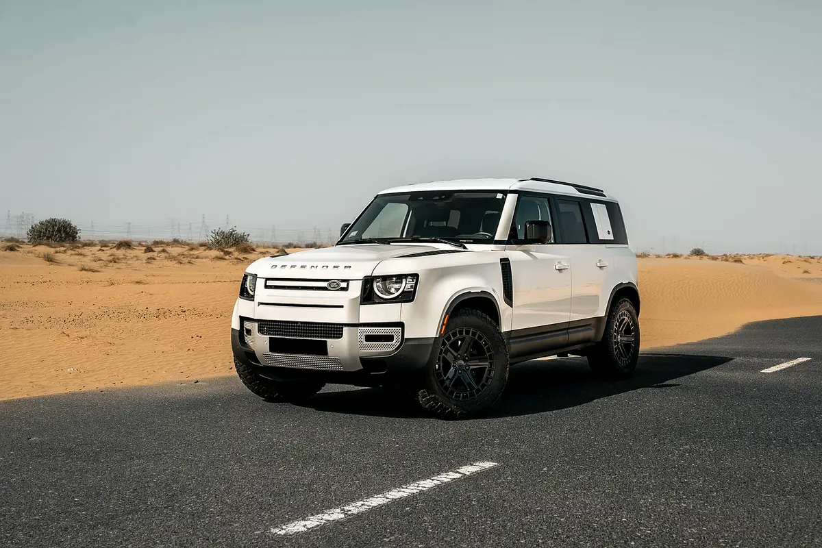 Land Rover Defender 2021 — photo 1 of 9