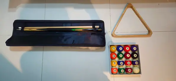 Complete Pool/Billiards Cue Set with Rack and Balls