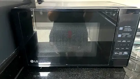 Microwave Oven in Excellent Condition