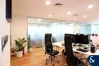 Ideal Location | Fitted | High Floor