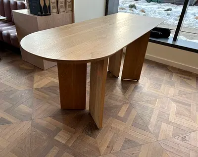 Premium oval Wooden Dining Table with Fluted Pedestal Support – Minimalist Contemporary Dining Room