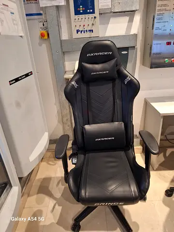 DXRacer Gaming/Office Chair - Black, Good Condition