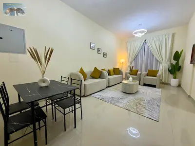 شقه مفروشه مميزه جدا / اول ساكن / فرش نظيف وجديد / اطلاله مفتوحه رائعه / قريب من جميع الخدمات / مساحه واسعه