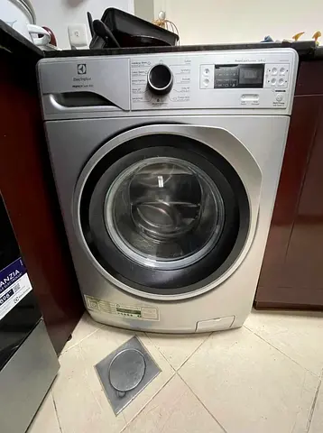 Electrolux washing machine 8 kg washer same like new condition
