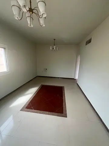 غرفة وصالة بالبوطينة بلكونة تكييف مركزي مساحات واسعة باركن تسهيلات دفع مناسبة 28000 الف درهم.