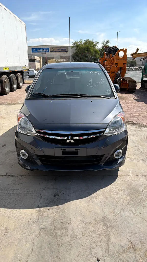 Mitsubishi Colt 2014 — photo 1 of 17