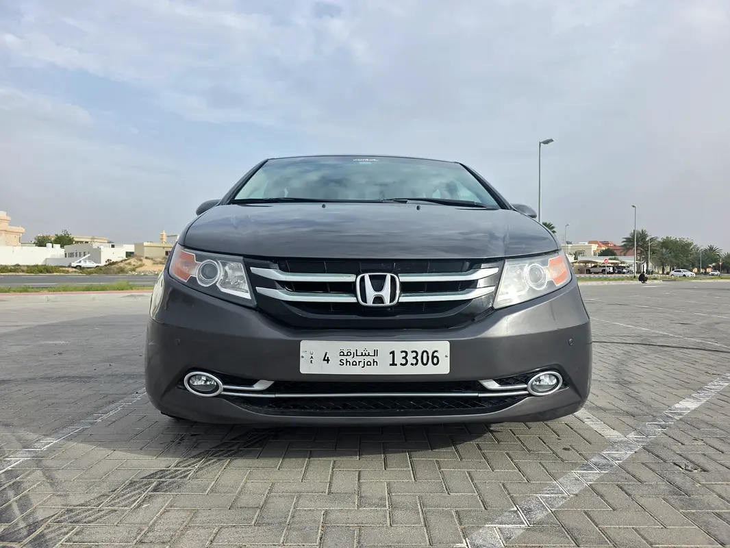 Honda Odyssey 2015 — photo 1 of 15