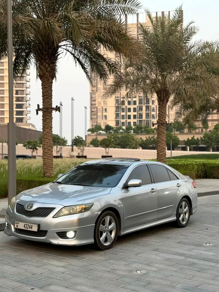 Toyota Camry 2011 — photo 1 of 5