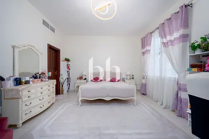 Semi Detached I Immaculate I Partially Upgraded I Corner